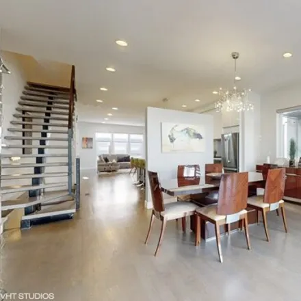 Image 8 - 1802 North Mozart Street, Chicago, IL 60647, USA - House for sale