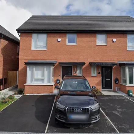 Rent this 3 bed duplex on Park Close in Luzley Brook, OL2 6GB