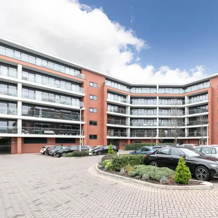 Rent this 2 bed apartment on Brewgan Place in Greenham, RG14 7GL