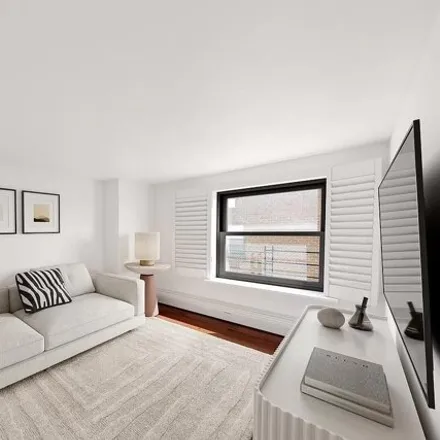 Image 5 - 162 Christopher Street, New York, NY 10014, USA - Condo for sale