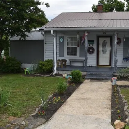 Buy this 3 bed house on 237 School Street in Clinchfield, Marion