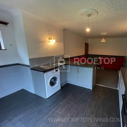 Image 4 - 107 St Anne's Road, Leeds, LS6 3PA, United Kingdom - House for rent