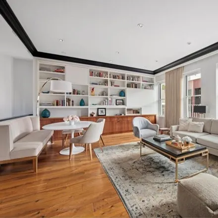 Image 3 - 325 West 52nd Street, New York, NY 10019, USA - Apartment for sale