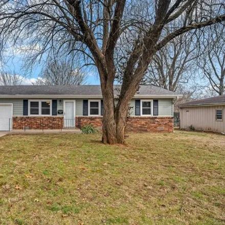 Buy this 3 bed house on 1474 South Plaza Avenue in Springfield, MO 65804