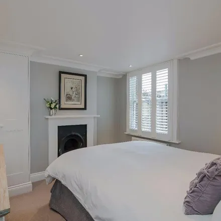 Image 6 - 31 Thorne Street, London, SW13 0PT, United Kingdom - Townhouse for rent