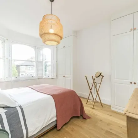 Rent this 3 bed apartment on Breakspears Road in London, SE4 1TS