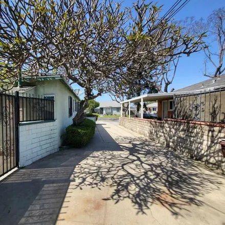 Image 3 - 1836 East Queensdale Street, Compton, CA 90221, USA - House for sale
