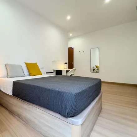 Rent this 3 bed room on Carrer Nou de la Rambla in 106, 08001 Barcelona
