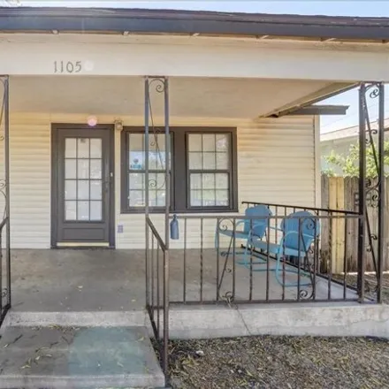 Image 3 - 1105 East 3rd Street, Austin, TX 78702, USA - House for sale