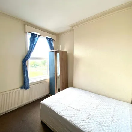 Image 4 - Didsbury, Palatine Road / opposite Marie Louise Gardens, Palatine Road, Manchester, M20 2UN, United Kingdom - Apartment for rent