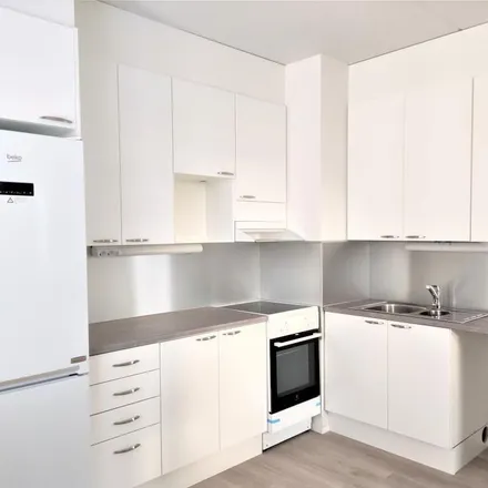 Rent this 3 bed apartment on Vaneritori 3 in 40100 Jyväskylä, Finland
