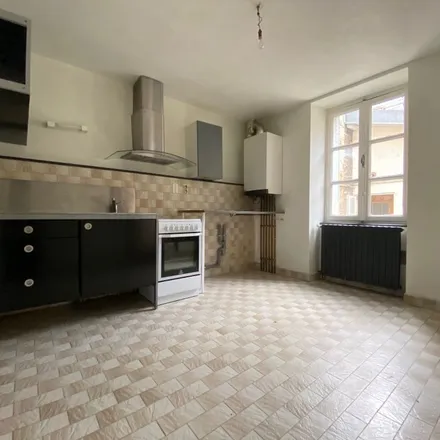 Rent this 4 bed apartment on 5 Rue Chifflet in 25000 Besançon, France