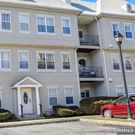 Buy this 1 bed condo on Brittany Drive in Wayne, NJ 07470