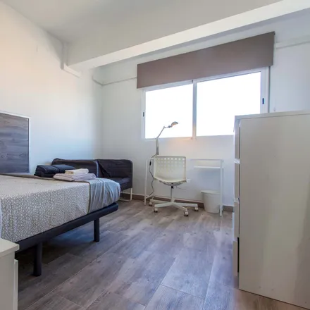 Image 2 - Cuinadecor, Carrer de Fra Pere Vives, 46010 Valencia, Spain - Room for rent