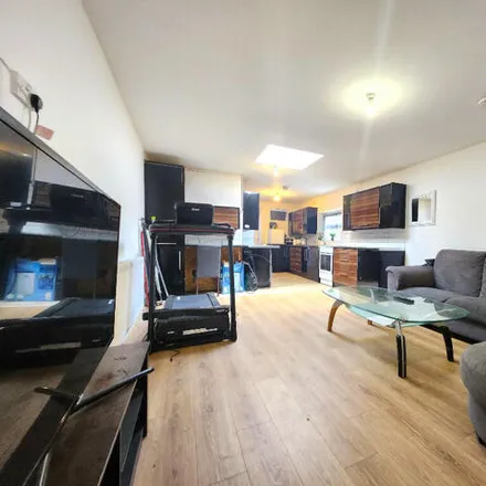 Image 2 - Prince of Wales Lane, Warstock, B14 4LH, United Kingdom - Apartment for rent
