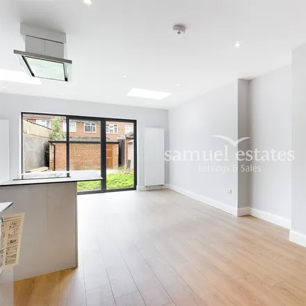 Image 3 - Haslemere Primary School, Haslemere Avenue, London, CR4 3PQ, United Kingdom - House for rent