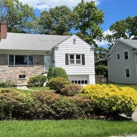 Rent this 4 bed house on 6 Crest Ave in Larchmont, New York