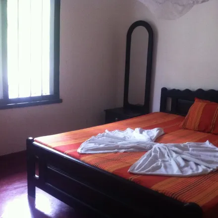 Rent this 3 bed house on Kumbalgama