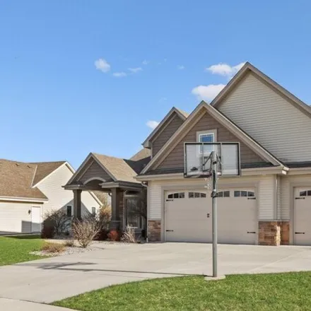 Image 3 - 1357 East Wild Ginger Way, Oak Creek, WI 53154, USA - House for sale