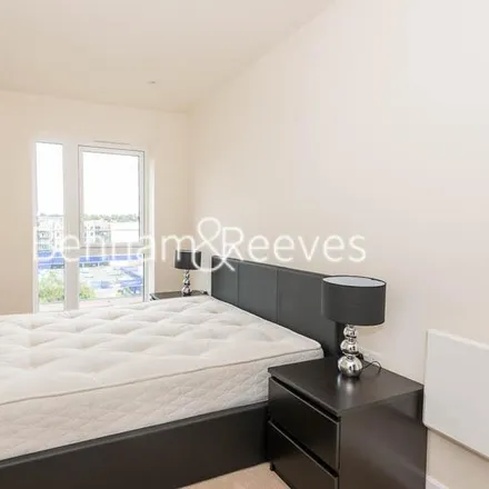 Image 4 - Boulevard Drive, London, NW9 5HF, United Kingdom - Apartment for rent