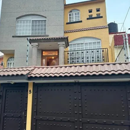 Buy this 4 bed house on Calle Moscú in 54054 Tlalnepantla, MEX