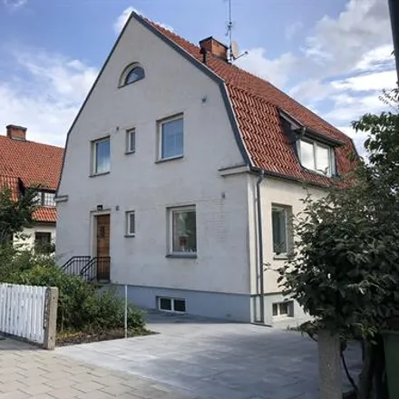 Rent this 6 bed house on Västanväg 57 in 216 15 Malmo, Sweden