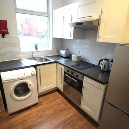 Rent this 1 bed apartment on Kelso Road in Leeds, LS2 9PP