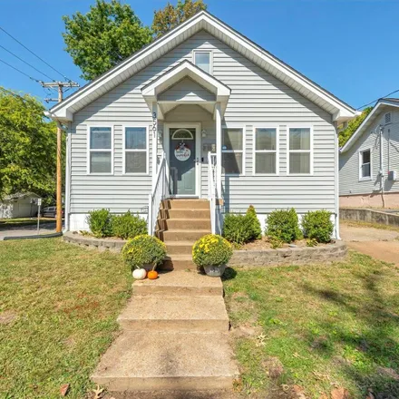 Buy this 3 bed house on 3561 Commonwealth Avenue in Maplewood, Saint Louis County
