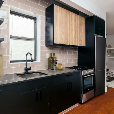 Image 4 - 1721 Putnam Avenue, New York, NY 11385, USA - Apartment for rent