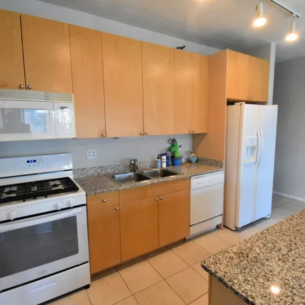 Rent this 1 bed apartment on Wells Street Tower in 701 South Wells Street, Chicago