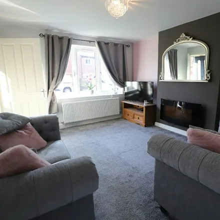 Rent this 3 bed duplex on Trent View Grove in Hanley, ST1 3PB