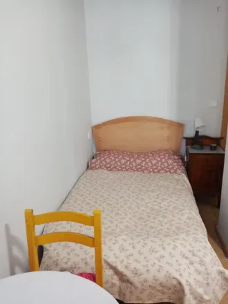 Rent this 4 bed room on Paseo de Santa María de la Cabeza in 57, 28045 Madrid