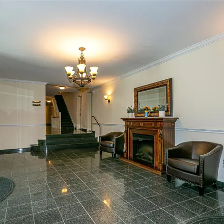 Image 3 - 15 Canterbury Road, Village of Great Neck Plaza, NY 11021, USA - Condo for sale