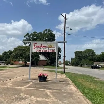 Image 6 - Sunshine Dry Cleaners, 1107 North Alabama Road, Wharton, TX 77488, USA - House for rent