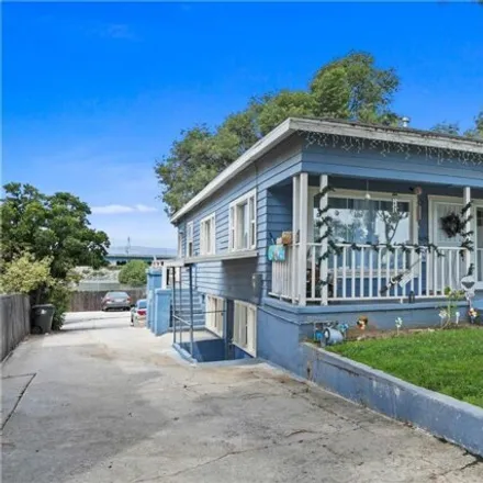 Buy this 6 bed house on 923 Loma Vista Drive in Long Beach, CA 90813