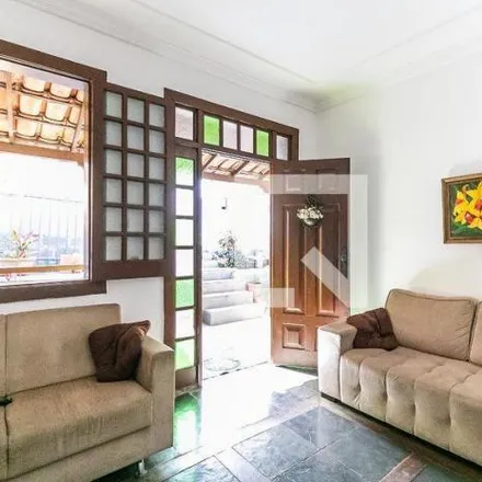Buy this 8 bed house on Rua das Cotovias in Vila Clóris, Belo Horizonte - MG