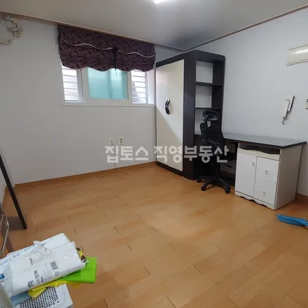Rent this studio apartment on 서울특별시 관악구 봉천동 196-147