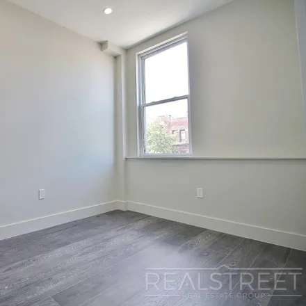 Image 6 - 2515 Bedford Avenue, New York, NY 11226, USA - House for rent