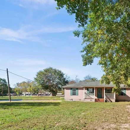 Image 2 - 715 West Patterson Street, Grand Saline, Van Zandt County, TX 75140, USA - House for sale