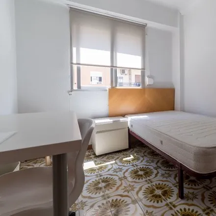 Rent this 5 bed room on Parking Autodisa in Carrer de Vinaròs, 46020 Valencia