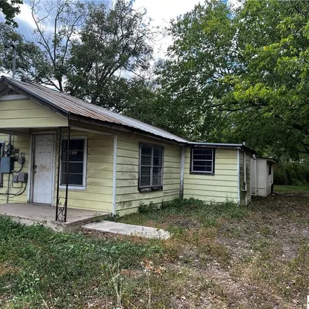 Image 2 - 1644 North Camp Street, Seguin, TX 78155, USA - House for sale