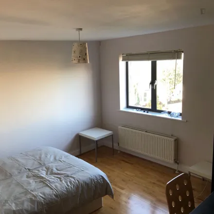 Rent this 3 bed room on Tollington Way in London, N7 6FP