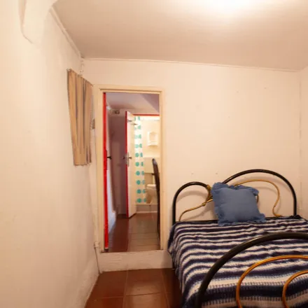 Rent this 1 bed apartment on Cruzeiro do Senhor dos Navegantes in Rua da Fonte de Massarelos, 4050-015 Porto