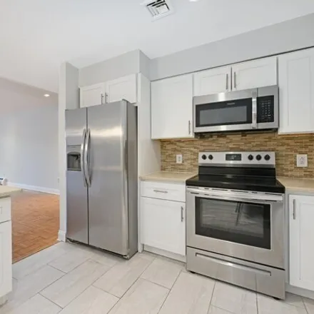Image 7 - West Shearwater Court, Jersey City, NJ 07305, USA - Condo for rent