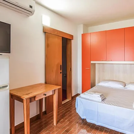 Image 3 - Capo Rizzuto, Isola di Capo Rizzuto, Crotone, Italy - Apartment for rent