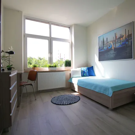Rent this 3 bed room on Tadeusza Czackiego 7 in 93-586 Łódź, Poland