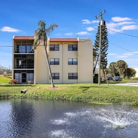 Image 4 - 2136 Oleander Avenue, Glidden Park, Fort Pierce, FL 34950, USA - Condo for sale