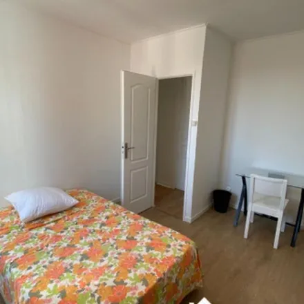Rent this 7 bed apartment on Collège Jean Macé in Rue des Maréchaux, 62100 Calais