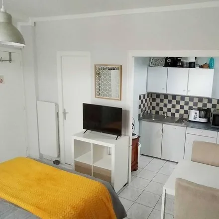 Image 3 - 61140 Bagnoles-de-l'Orne, France - Apartment for rent