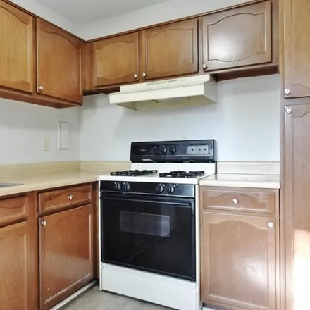 Image 3 - 6012 Westchester Park Drive, Hyattsville, MD 20740, USA - Condo for sale